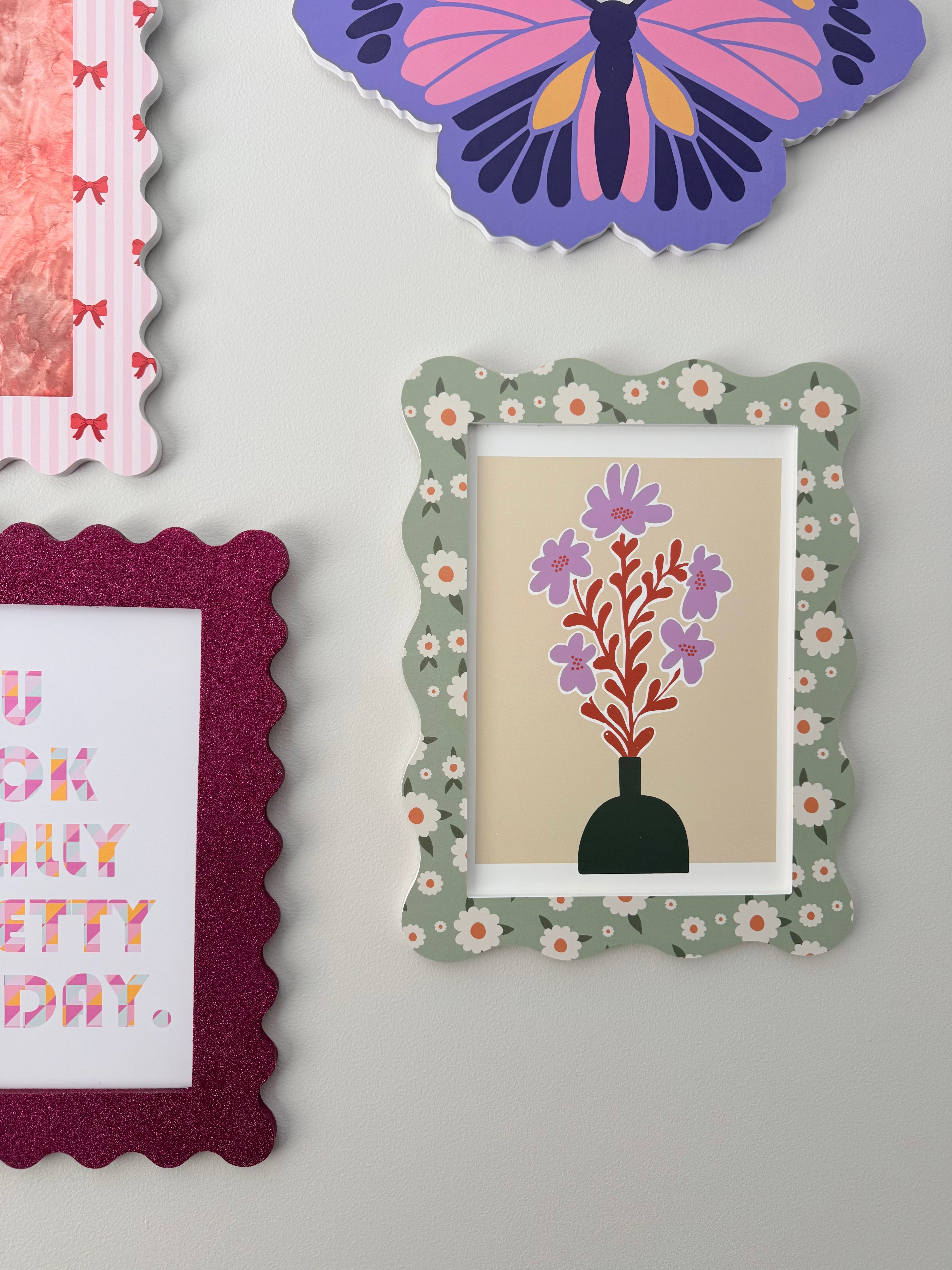 A4 Sage Daisy Wavy Frame