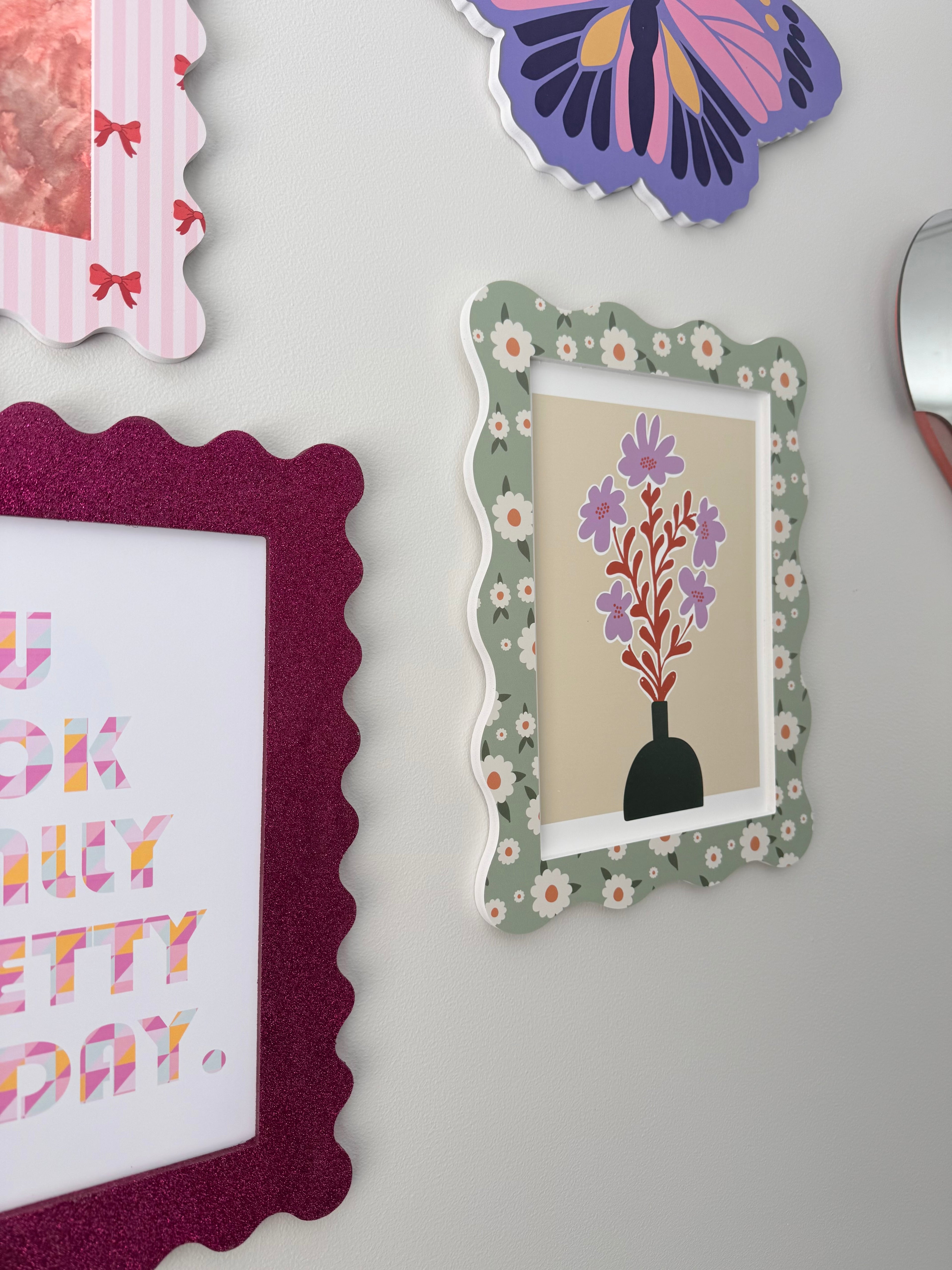 A4 Sage Daisy Wavy Frame