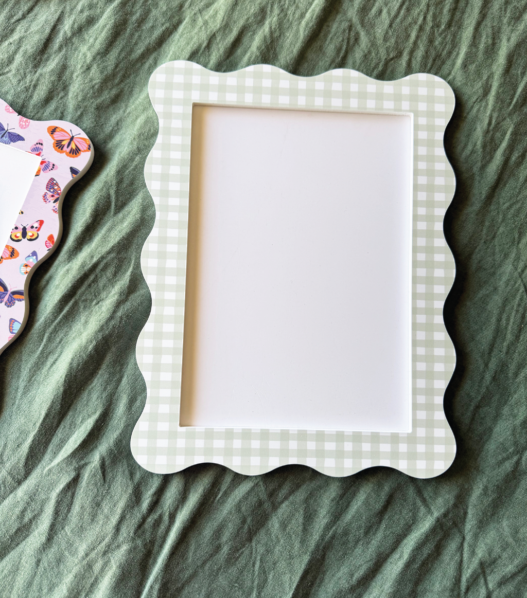 A4 Gingham Wavy Frame