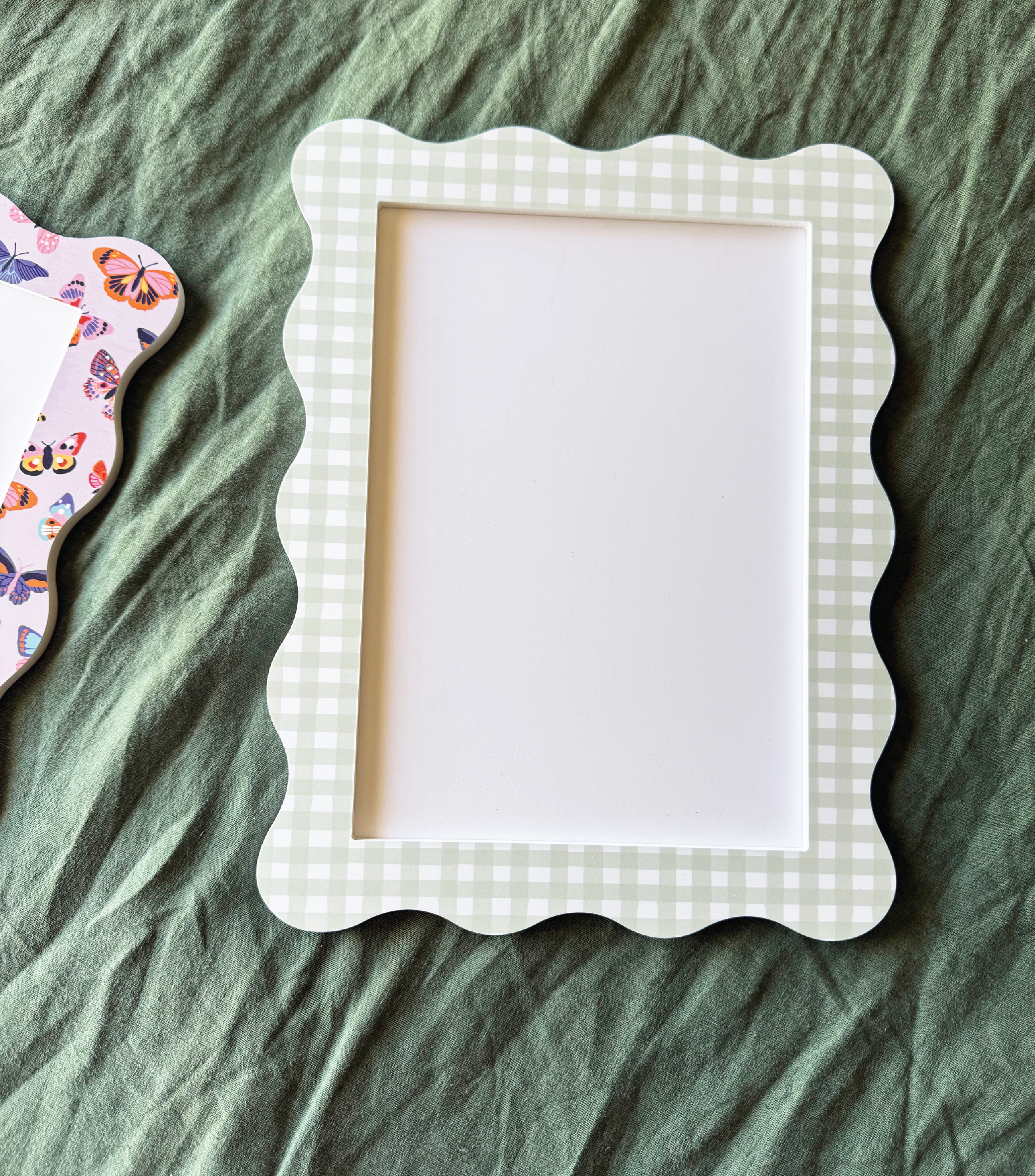 A4 Gingham Wavy Frame