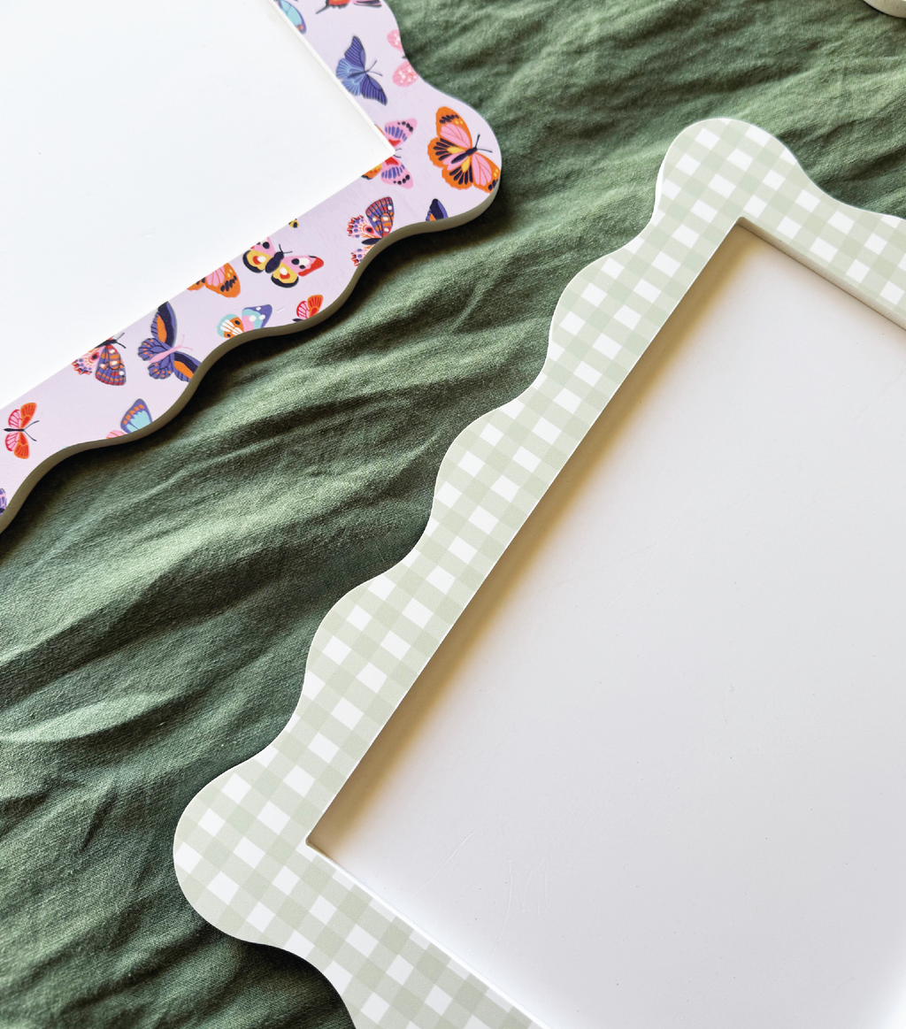 A4 Gingham Wavy Frame