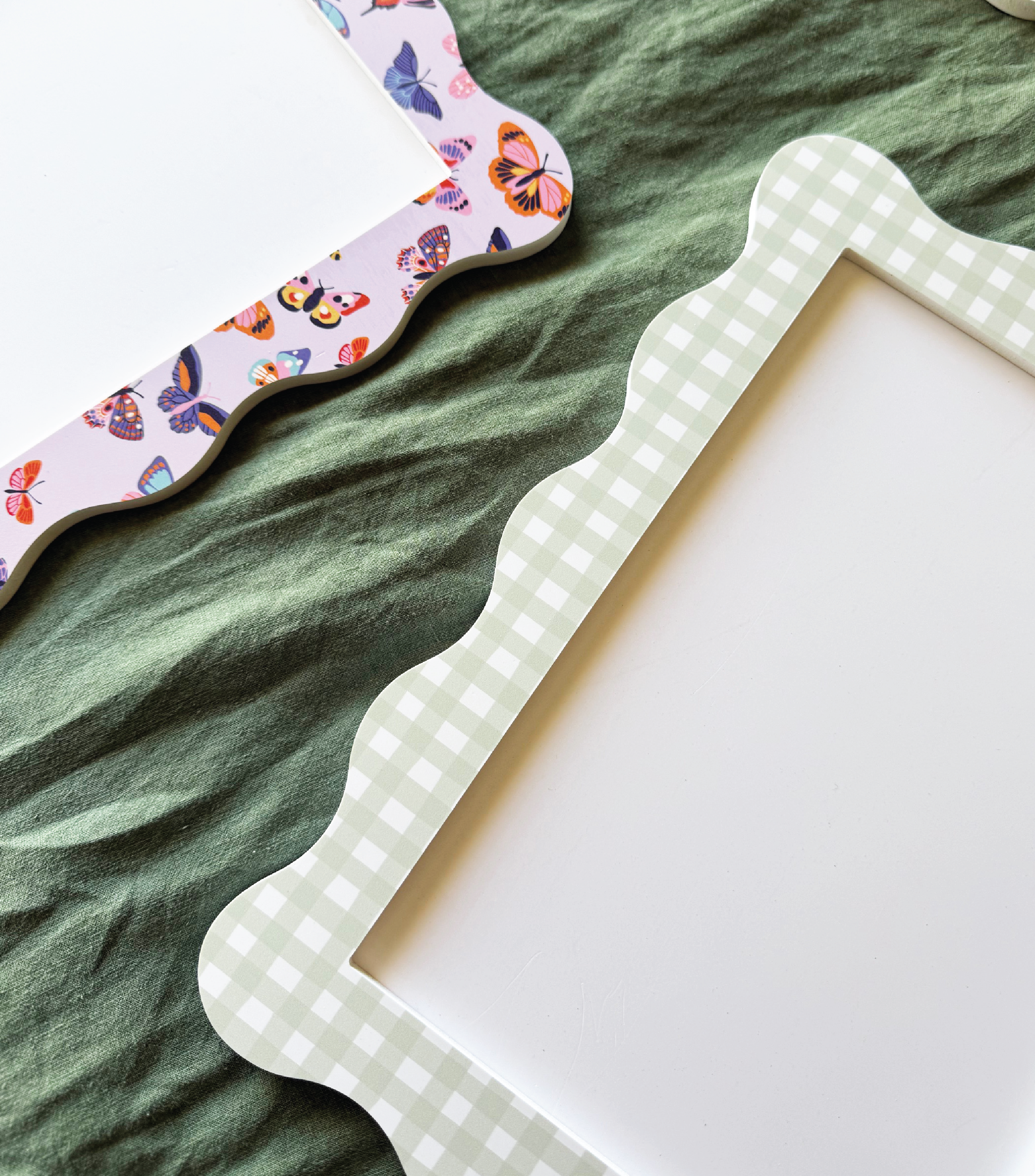 A4 Gingham Wavy Frame