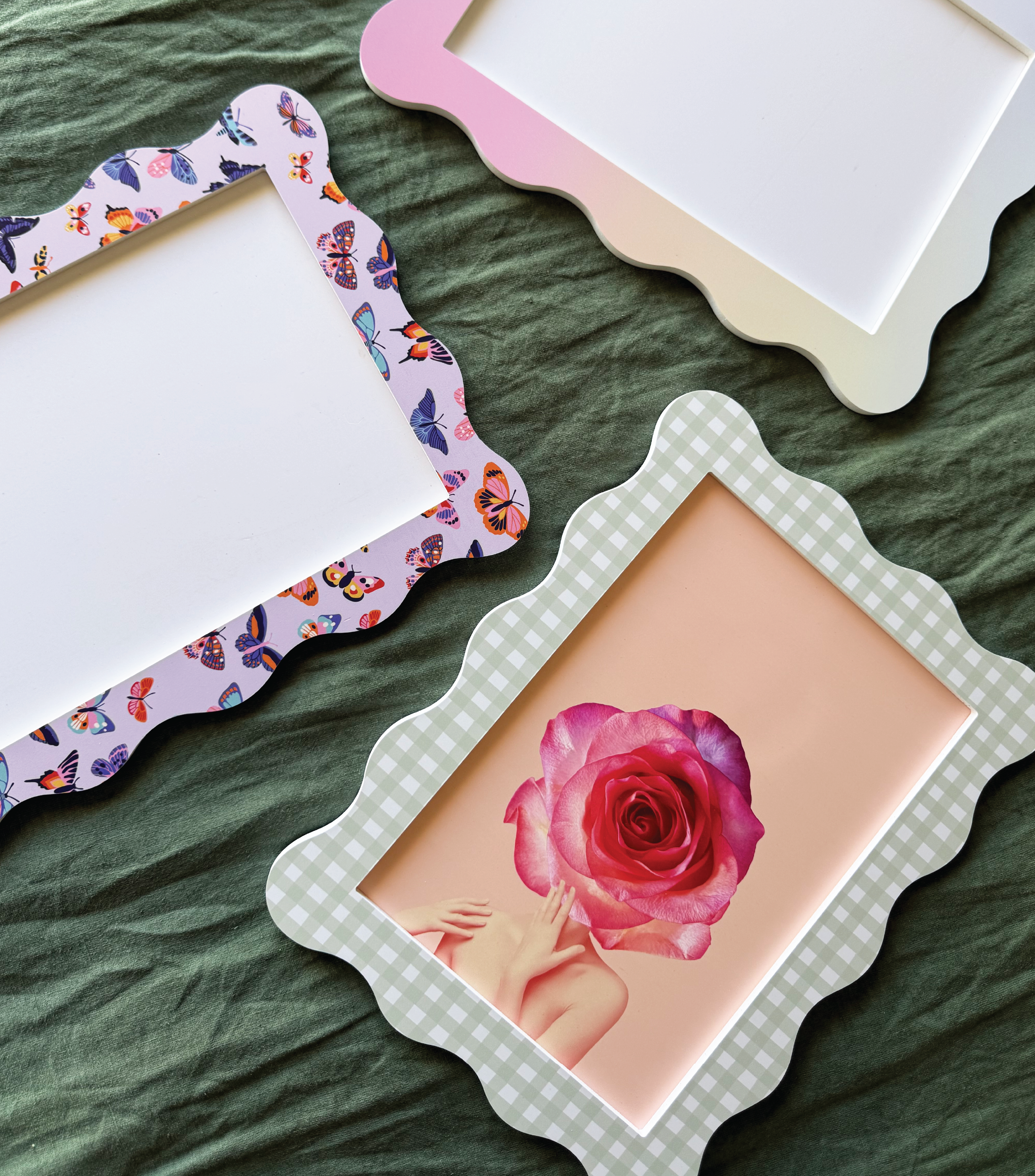 A4 Gingham Wavy Frame