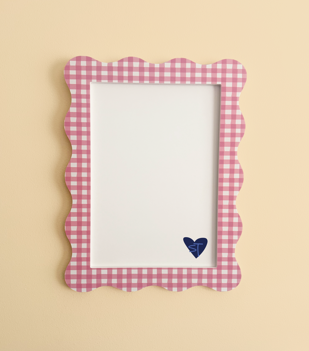 A4 Pink Gingham Wavy Frame