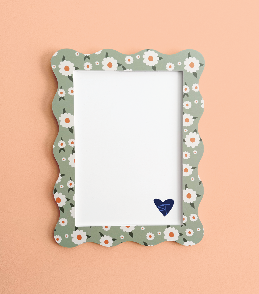 A4 Sage Daisy Wavy Frame