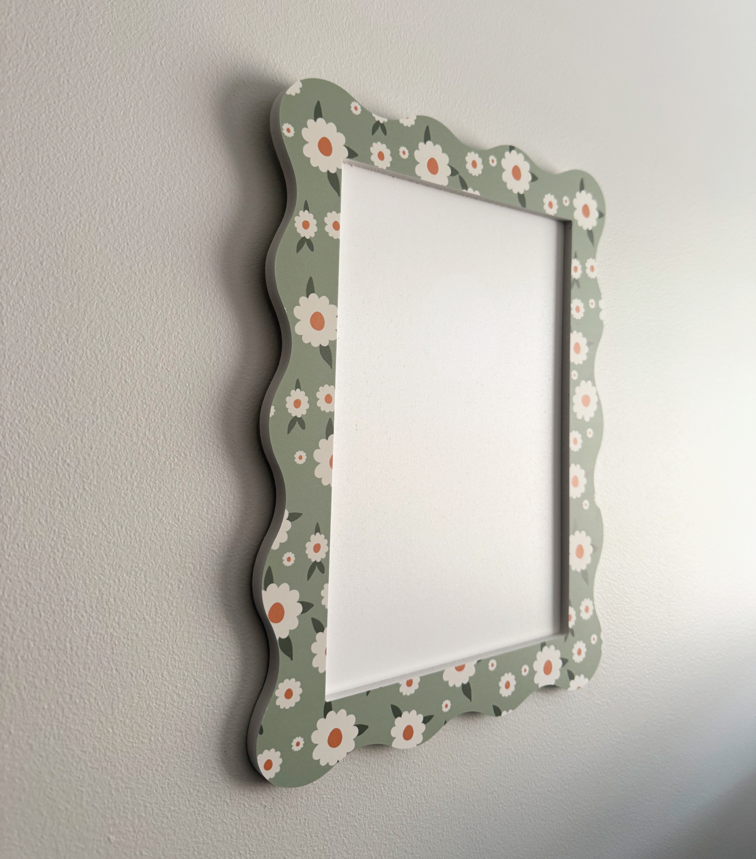 A4 Sage Daisy Wavy Frame