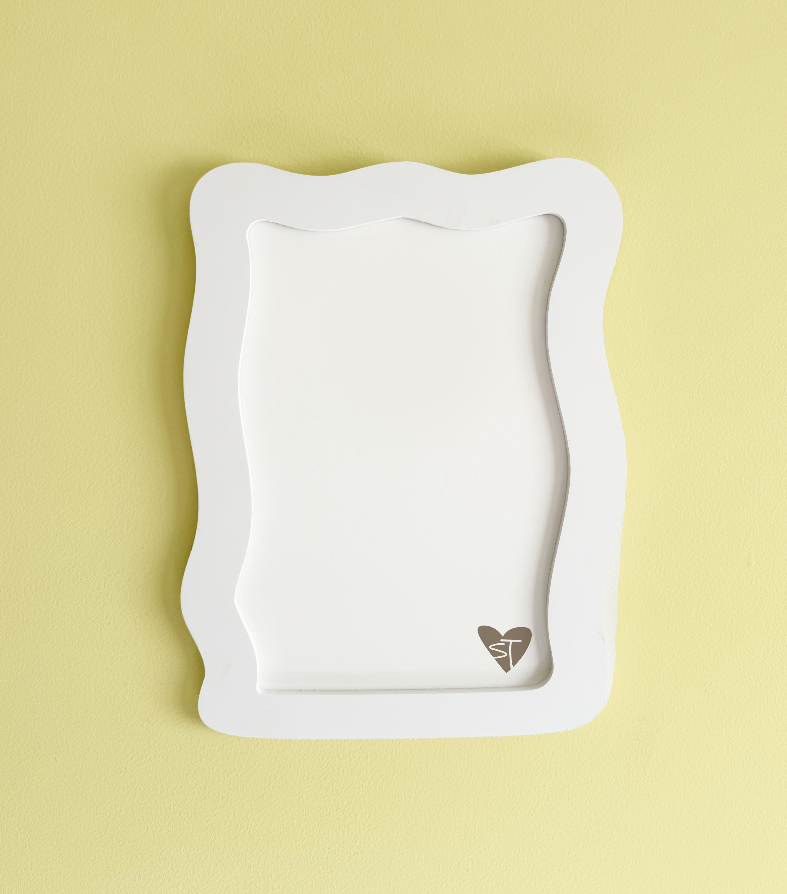 A4 White Frame (Organic Shape #1)